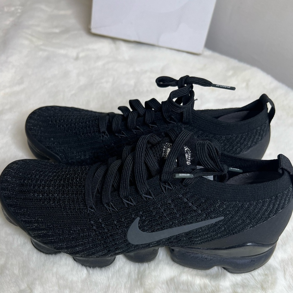 SOLD‼️ Nike Air VaporMax Flyknit 3 - PRELOVED - Size Women’s 9